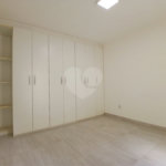 Casa à venda com 4 quartos, sendo 2 suítes, no condomínio Flamboyant, Atibaia - SP