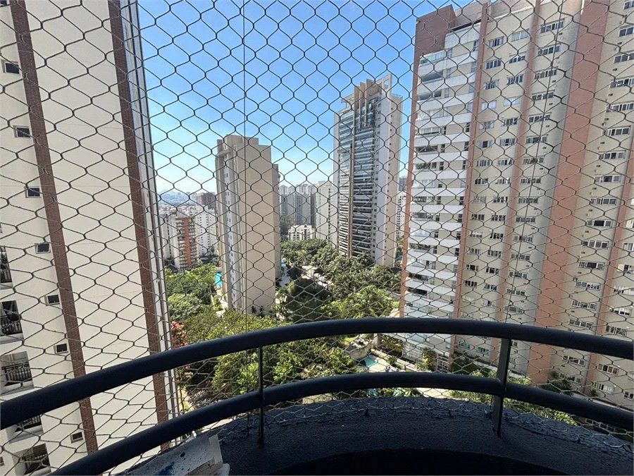 Apartamento à venda ou para alugar com 1 suíte em Vila Suzana, São Paulo, SP