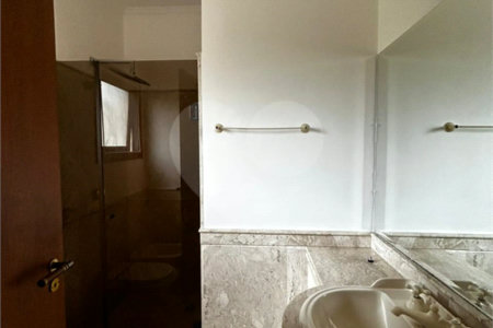 Casa à venda ou para alugar com 4 suítes no condomínio Vilaggio Monte Alegre, São Paulo - SP