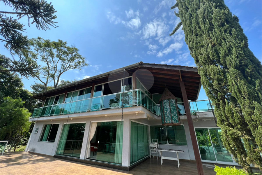 Casa à venda com 6 quartos, sendo 5 suítes, no condomínio Alpes da Cantareira, Mairiporã - SP