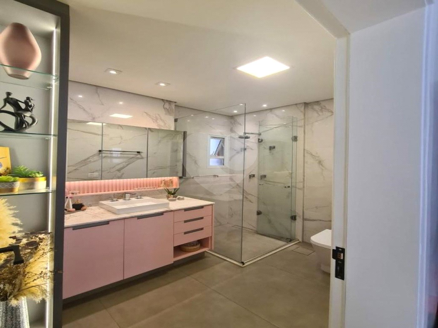 Apartamento à venda com 2 quartos, sendo 1 suíte,  em Cambuci, São Paulo, SP
