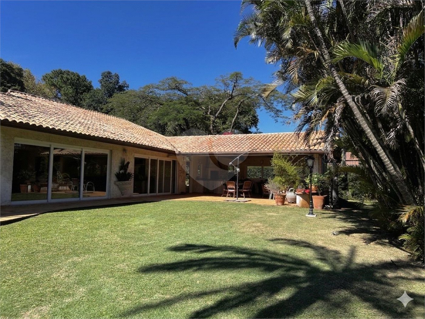Casa Térrea à venda com 5 quartos, sendo 3 suítes, em Interlagos, São Paulo, SP