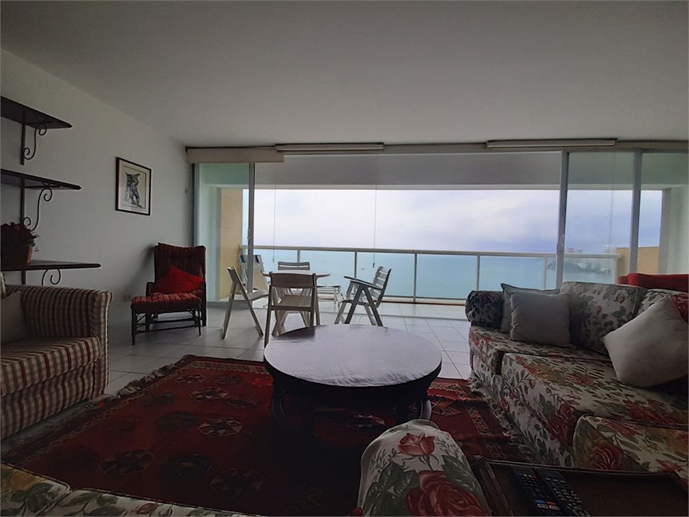 Apartamento Residencial à venda, Pitangueiras, Guarujá - AP0163.