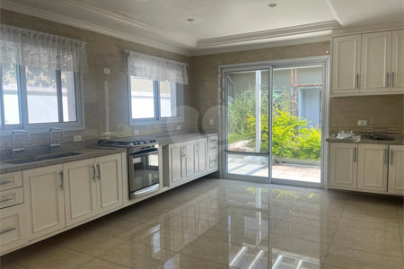 Casa de Vila à venda com 3 quartos, sendo 1 suíte, em Jardim Hípico, São Paulo, SP