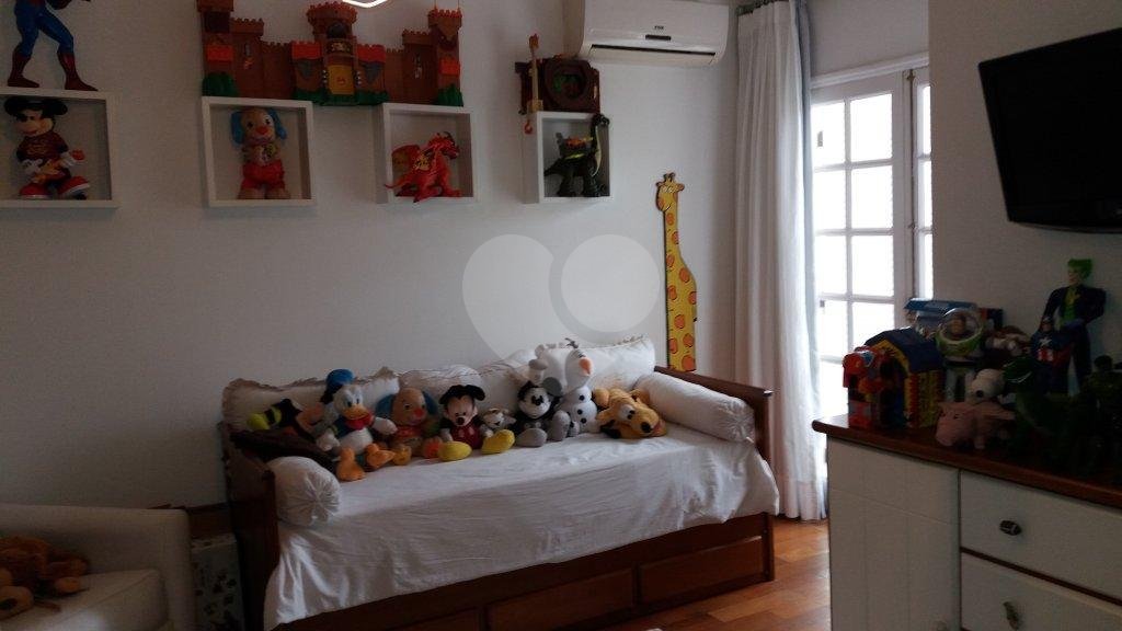 Casa à venda com 4 suítes em Jardim Floresta, São Paulo, SP