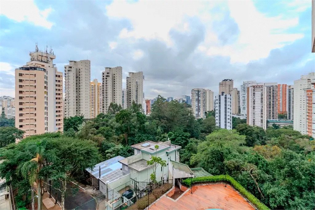 Apartamento à venda com 4 quartos, sendo 2 suítes,  em Paraíso do Morumbi, São Paulo, SP