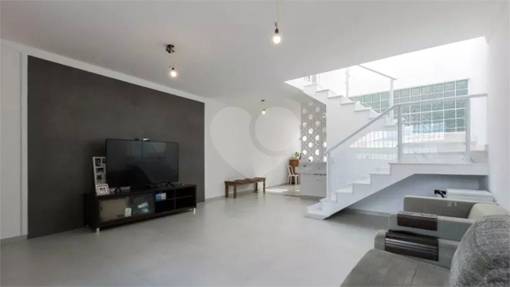 Sobrado à venda com 3 quartos, sendo 1 suíte, em Vila Firmiano Pinto, São Paulo, SP