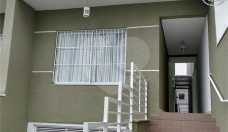 Sobrado à venda com 3 quartos, sendo 1 suíte,  em Vila Pita, São Paulo, SP