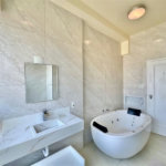 Apartamento Residencial à venda, Pitangueiras, Guarujá - AP0768.