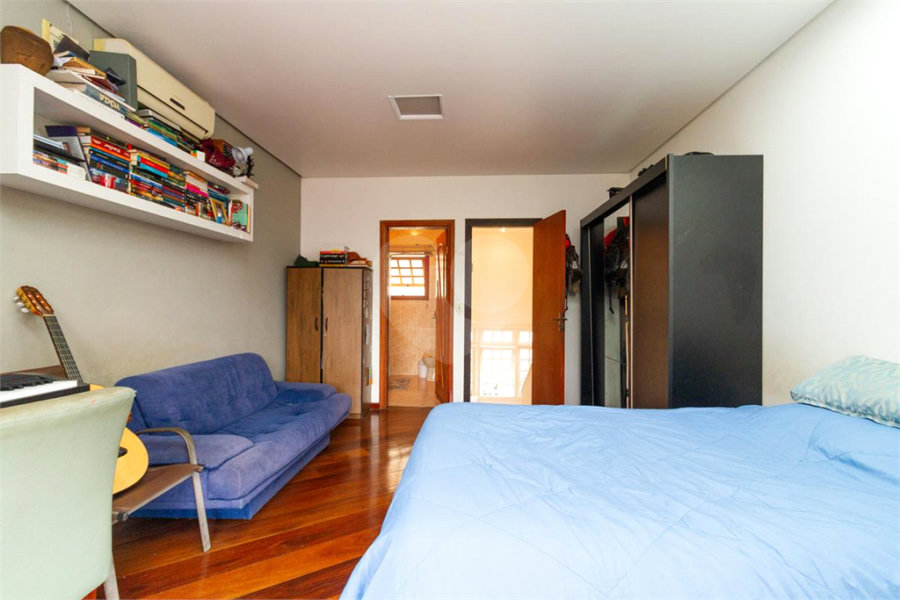 Casa à venda com 4 quartos, sendo 2 suítes, no condomínio Da Serra, São Paulo - SP