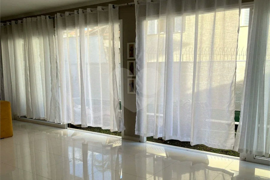 SOBRADO MOBILIADO DE 199,0 M² COM 02 SUITES, 04 VAGAS E PISCINA PARA VENDA NO JARDIM VIRGINIA BIANCA
