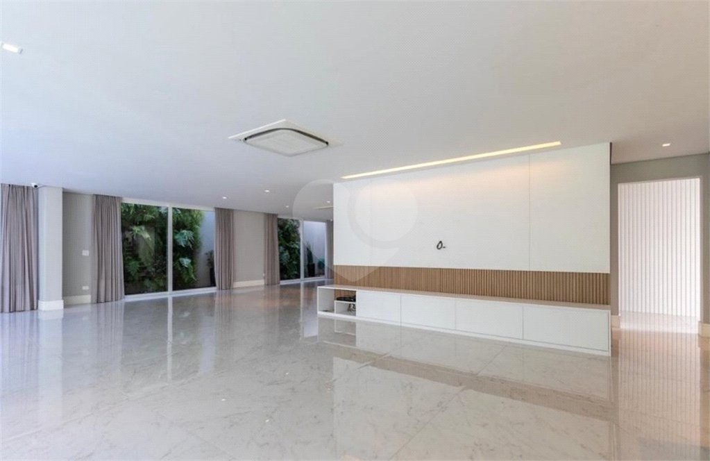 Casa à venda com 4 suítes no condomínio Hípica Garden, São Paulo - SP