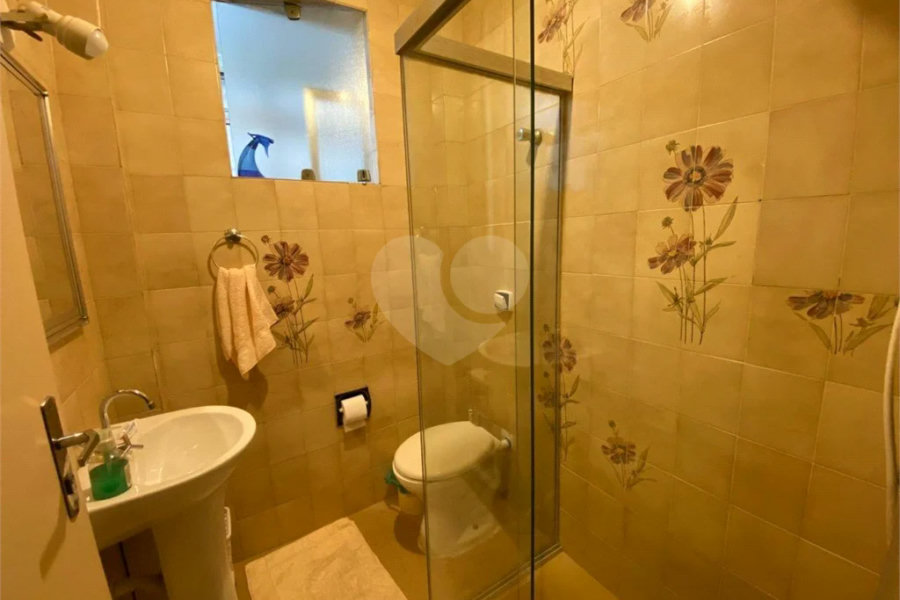 Apartamento de 03 Dormitórios com uma Vaga.