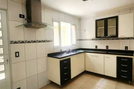 Sobrado à venda com 3 quartos, sendo 1 suíte, em Jardim das Vertentes, São Paulo, SP