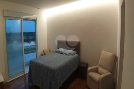 Casa à venda com 5 quartos, sendo 4 suítes, no condomínio Village Saint Charbel, Araçoiaba da Serra - SP