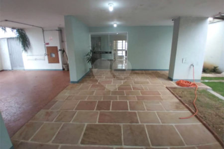 Apartamento no Condomínio Vila Rica.