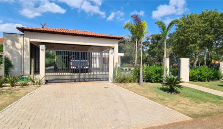 Casa à venda com 4 suítes no condomínio Vila Pinhal do Broa, Itirapina - SP