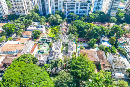 Casa à venda com 5 quartos, sendo 4 suítes, no condomínio Bounganville, São Paulo - SP