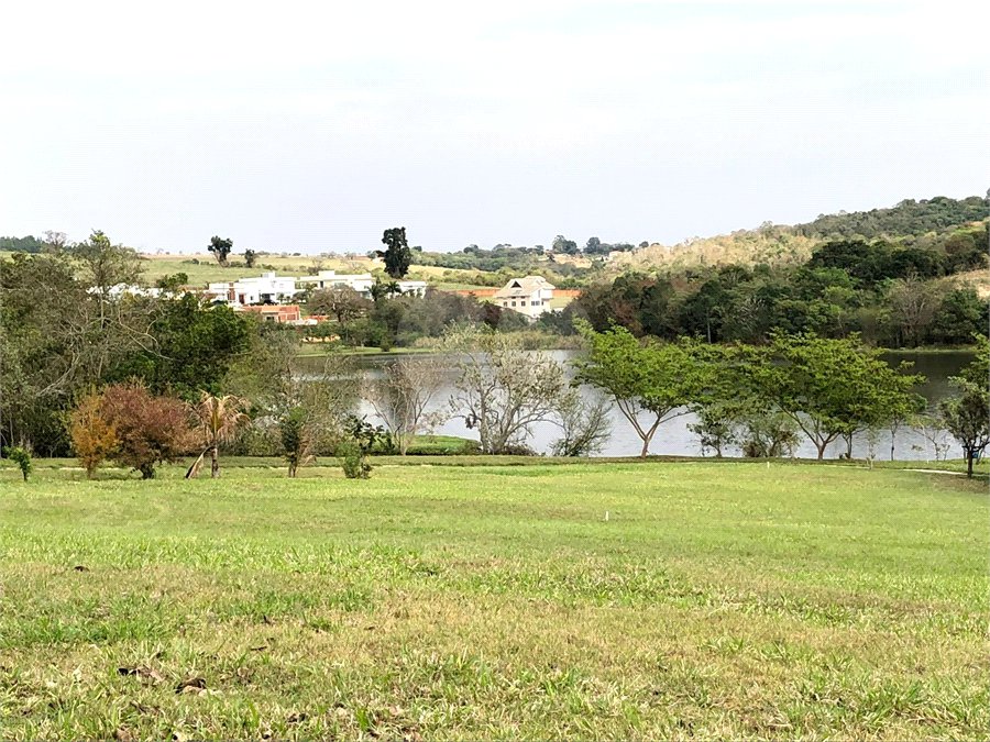 Casa à venda com 3 suítes no condomínio Village Ipanema I, Araçoiaba da Serra - SP