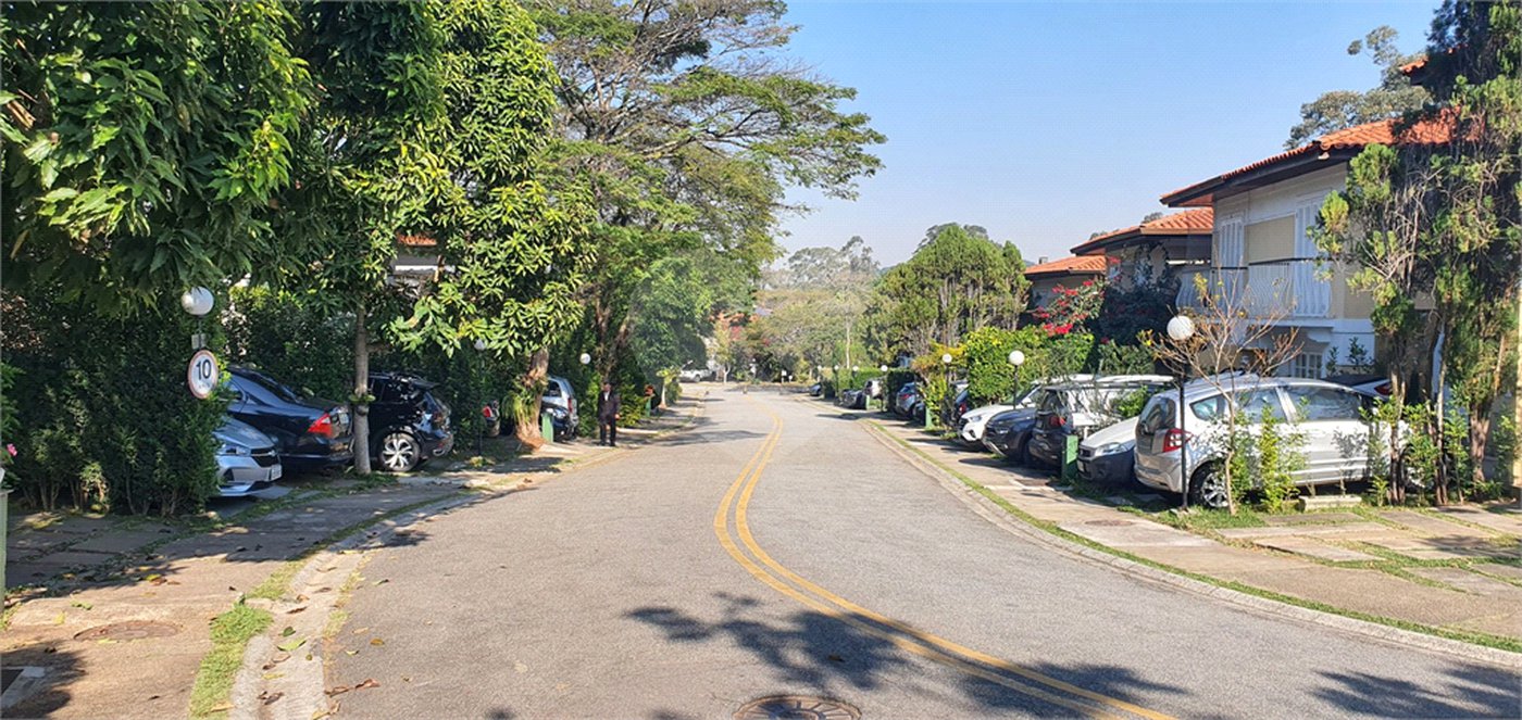 Casa à venda com 4 quartos, sendo 2 suítes, no condomínio Vila Panamericana, São Paulo - SP