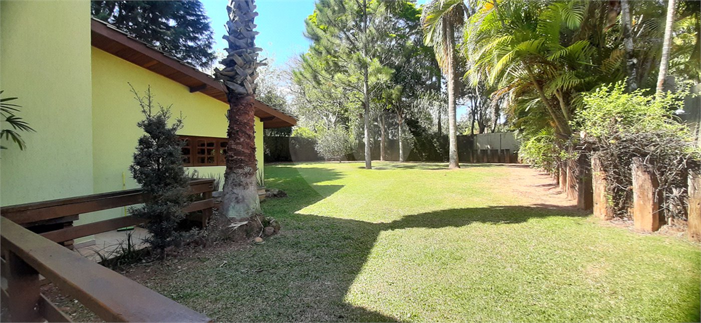 Casa à venda com 4 quartos, sendo 3 suítes, no condomínio Sausalito, Mairiporã - SP