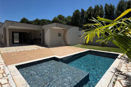 Casa à venda com 4 suítes no condomínio Figueira Garden, Atibaia - SP