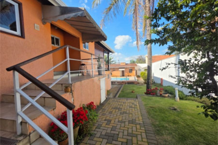 Casa à venda com 3 quartos, sendo 1 suíte, no condomínio Estância Marambaia, Vinhedo - SP
