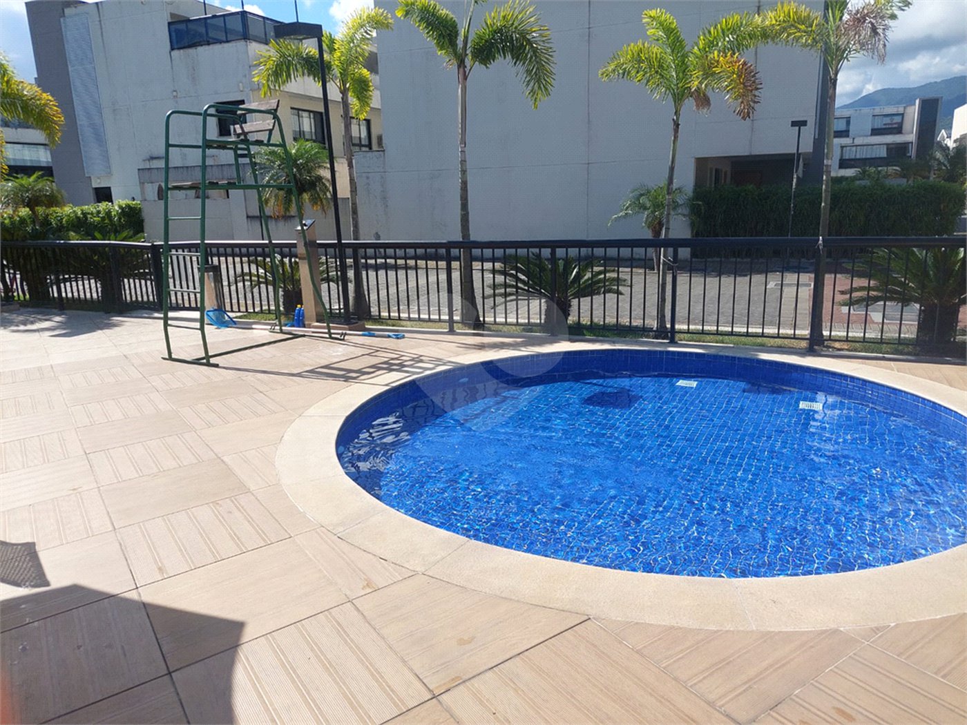 Casa à venda com 3 quartos, sendo 2 suítes, no condomínio Outside Authentic Residences, Rio de Janeiro - RJ