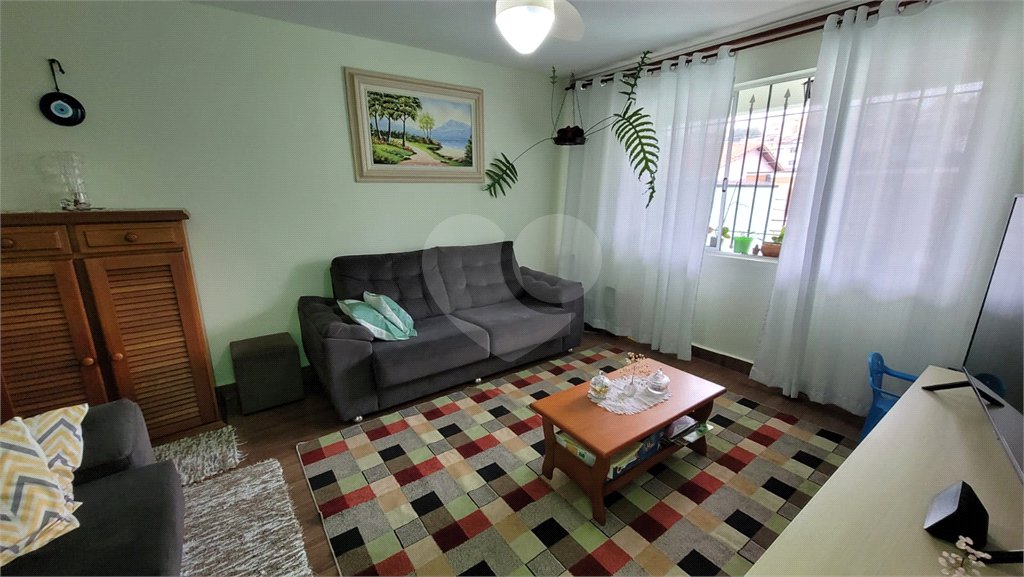 Casa à venda com 4 quartos, sendo 1 suíte, em Parque Maria Domitila, São Paulo, SP