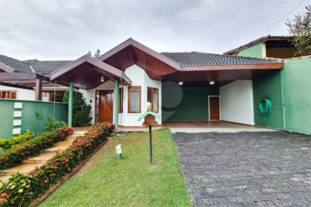 Casa à venda com 4 quartos, sendo 3 suítes, no condomínio Morada da Serra, São José dos Campos - SP
