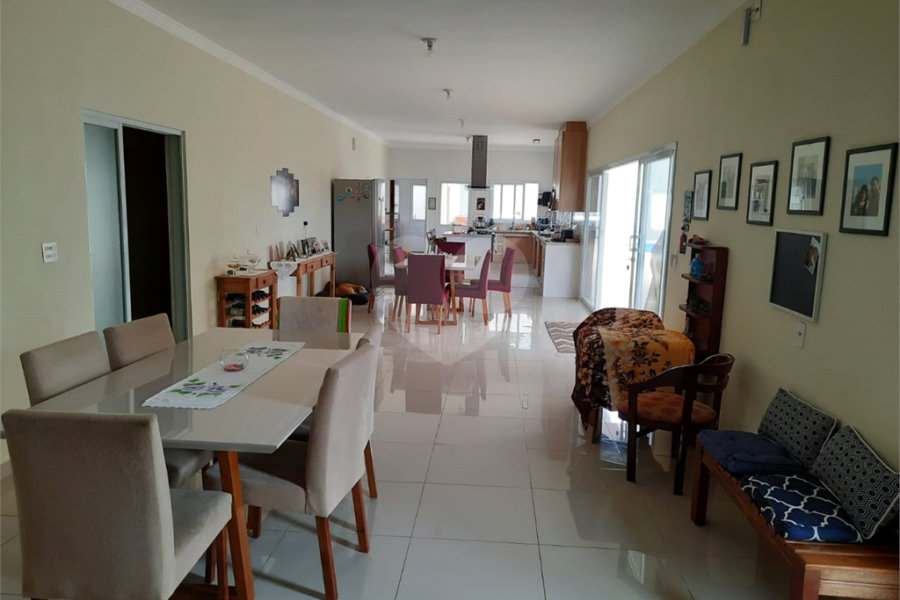 Casa à venda com 4 quartos, sendo 2 suítes, no condomínio Parque das Garças, Atibaia - SP