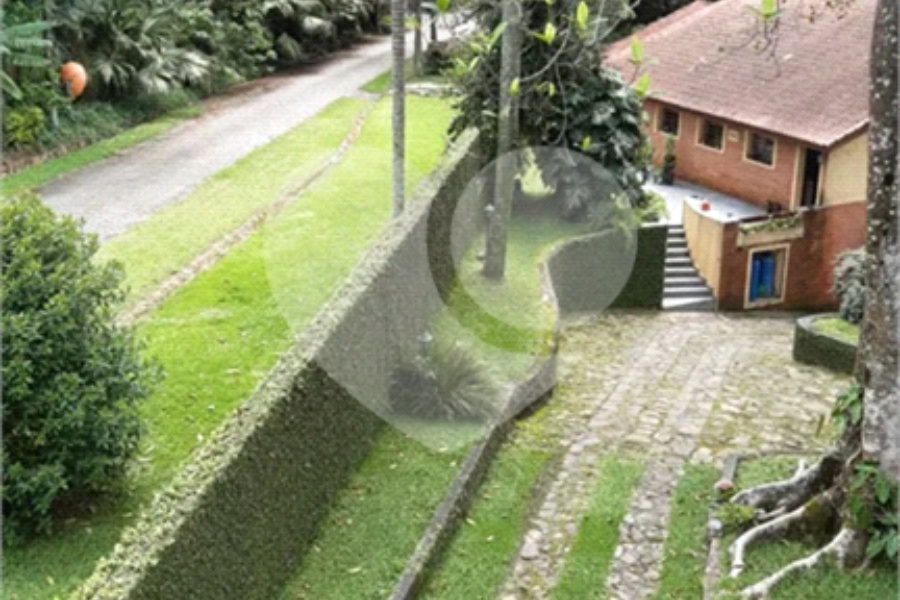 Casa à venda com 3 quartos, sendo 1 suíte, no condomínio Jardim da Monntanha II, Mairiporã - SP