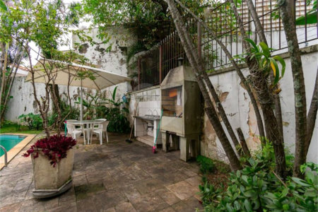 Casa à venda com 8 quartos, sendo 2 suítes, em Indianópolis, São Paulo, SP