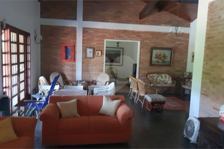 Casa à venda com 5 quartos, sendo 3 suítes, no condomínio Estância Marambaia, Vinhedo - SP