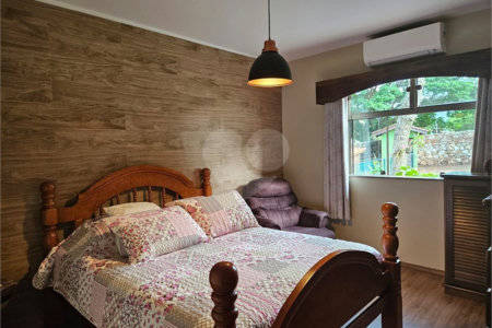 Casa à venda com 4 quartos, sendo 3 suítes, em Jardim Tapajós, Atibaia, SP