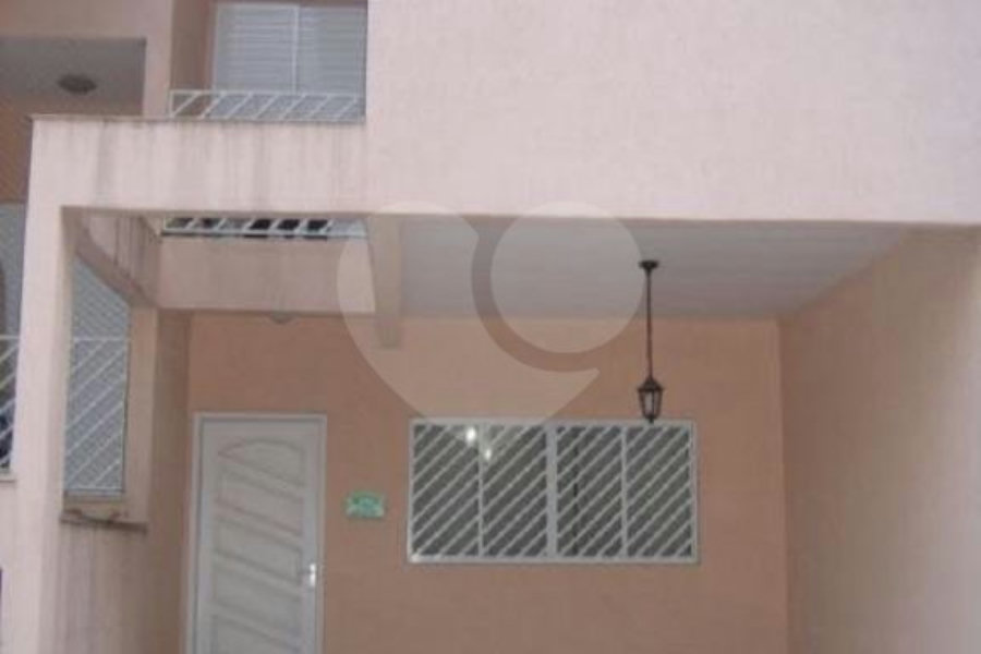 Casa à venda com 3 quartos, sendo 1 suíte, no condomínio Residencial Maracujás, São Paulo - SP