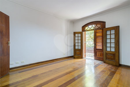 Casa à venda com 5 quartos, sendo 3 suítes, em Alto da Boa Vista, São Paulo, SP