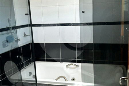 Casa à venda com 8 quartos, sendo 3 suítes,  no condomínio Terras de Santa Rosa, Salto - SP