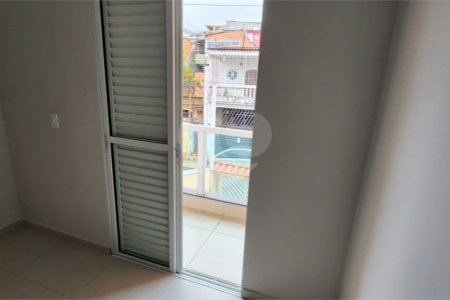 Sobrado à venda com 3 quartos, sendo 1 suíte, em Vila Vitório Mazzei, São Paulo, SP