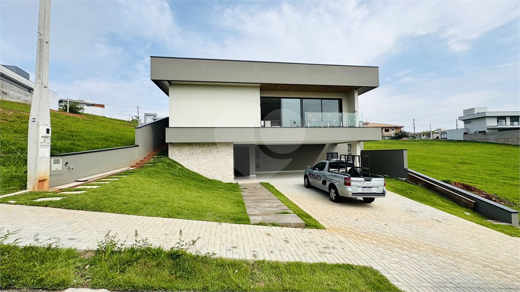 Casa à venda com 3 suítes no condomínio Santa Isabel I, Louveira - SP