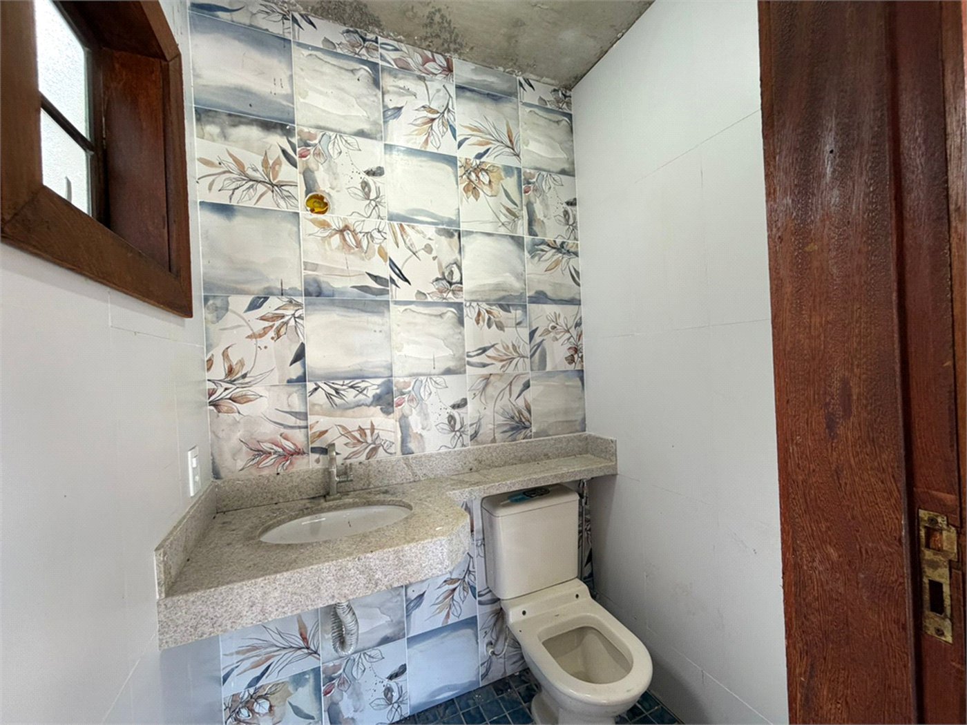 Casa à venda com 4 quartos, sendo 2 suítes, em Ogiva, Cabo Frio, RJ