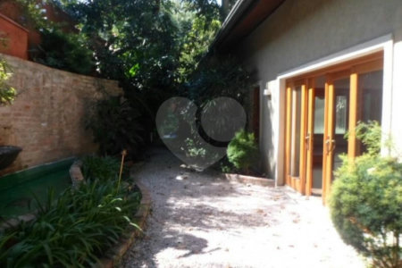 Casa à venda com 4 suítes no condomínio Jardim das Azaléias, São Paulo - SP