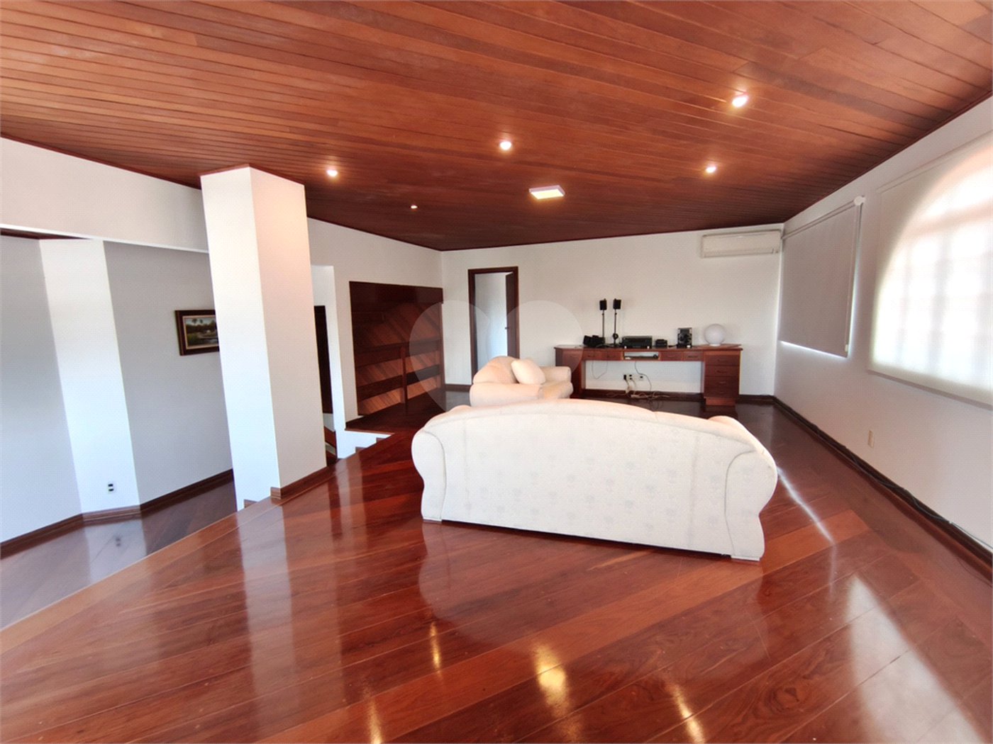 Casa à venda ou para alugar com 3 suítes no condomínio Estância Marambaia, Vinhedo - SP