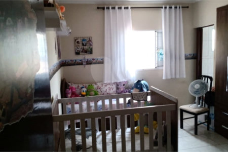 Casa à venda com 4 quartos, sendo 2 suítes,  em Jardim Terezópolis, Guarulhos, SP