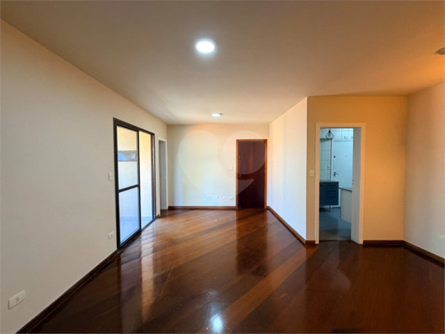 Apartamento à venda com 3 quartos, sendo 1 suíte,  em Alto da Boa Vista, São Paulo, SP