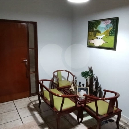 Casa à venda com 3 quartos, sendo 1 suíte, no Centro, Paranaíba, MS