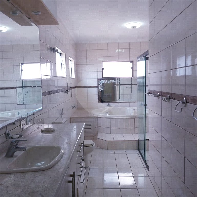 Casa à venda com 4 quartos, sendo 3 suítes, no condomínio Arujá 5, Arujá - SP