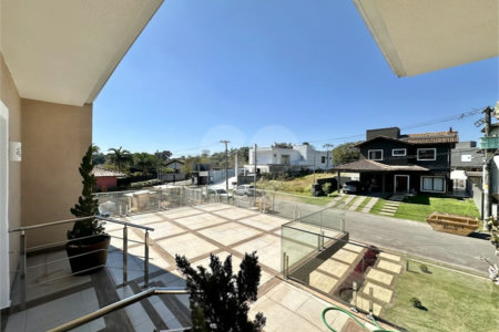 Casa à venda com 3 suítes no condomínio Golf Village, Carapicuíba - SP