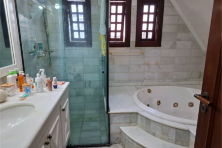 Sobrado à venda com 4 quartos, sendo 2 suítes, em Jardim Leonor, São Paulo, SP