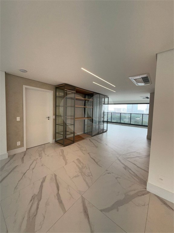 Apartamento para alugar com 4 suítes em Jardim Fonte do Morumbi, São Paulo, SP